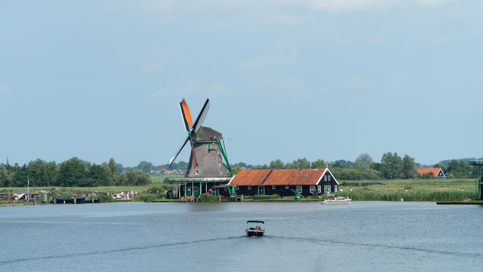 Beukenhorst-Oost, Aalsmeerderbrug