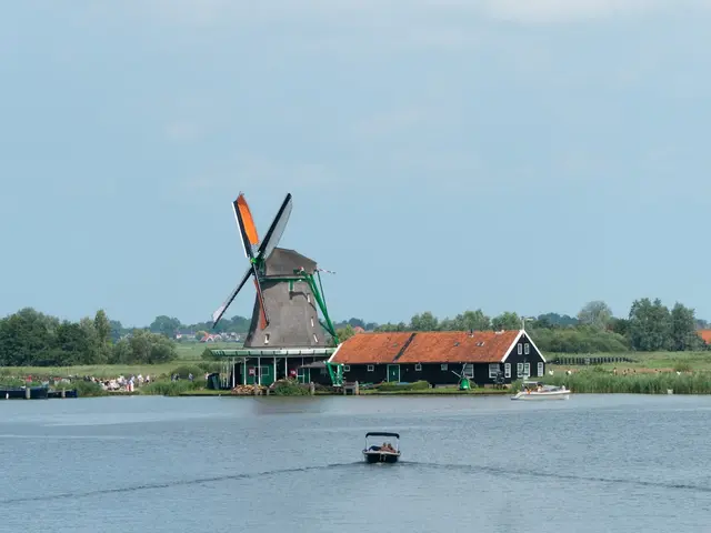 Aalsmeerderbrug, Netherlands. Hire creative talent in Aalsmeerderbrug.
