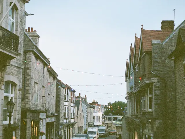 Abergynolwyn, United Kingdom. Hire creative talent in Abergynolwyn.