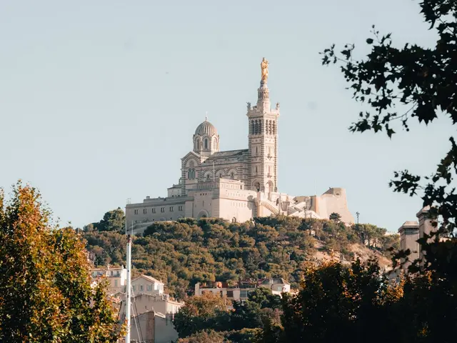 Ablain-Saint-Nazaire, France. Hire creative talent in Ablain-Saint-Nazaire.
