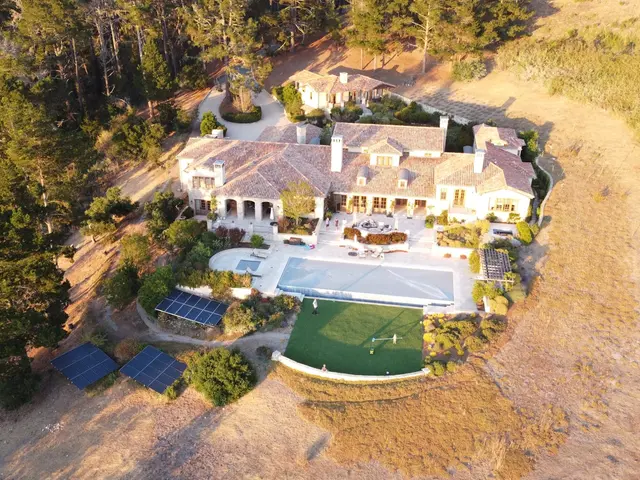 Carmel Valley, United States. Hire creative talent in Carmel Valley.