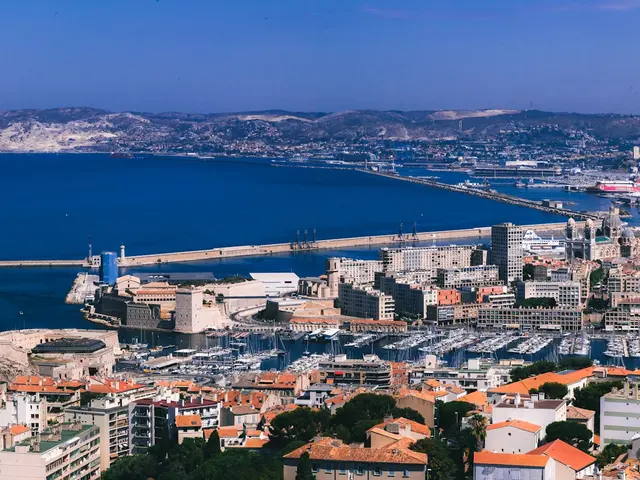Hire Dubai in Marseille