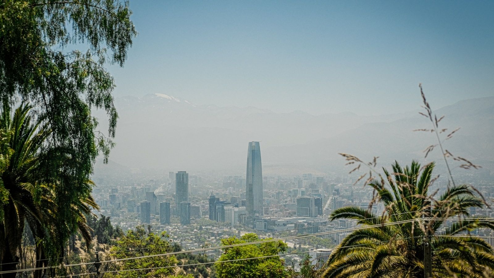 Hermanos Carrera, Santiago