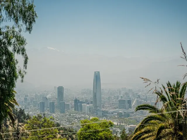 Hermanos Carrera, Santiago